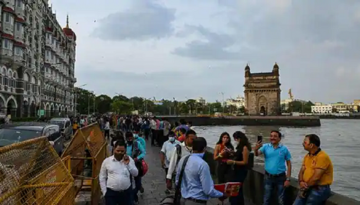 मुंबईत सार्वजनिक ठिकाणी कोरोना निर्बंधांमध्ये शिथिलता; पालिकेची नवीन नियमावली जारी