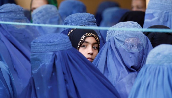 Afghanistan Crisis : तालिबानची दहशत... काबूलमध्ये बागेत लपलेल्या शेकडो महिला बेपत्ता