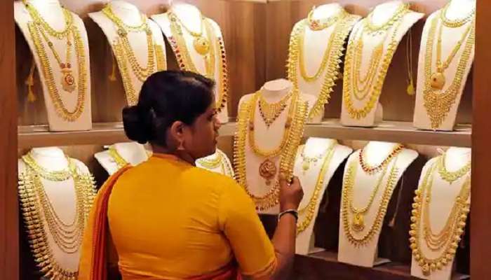 Gold Silver Price : रेकॉर्ड स्तरापेक्षा 9000 रुपयांनी कमी झाला सोन्याचा दर