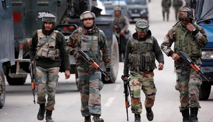 Jammu Kashmir : राजौरीमध्ये चकमक; एका दहशतवाद्याला कंठस्नान, 1 जवान शहीद 