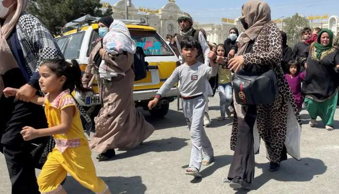 Afghanistan Crisis : काबूल विमानतळावर 220 भारतीय अडकलेत
