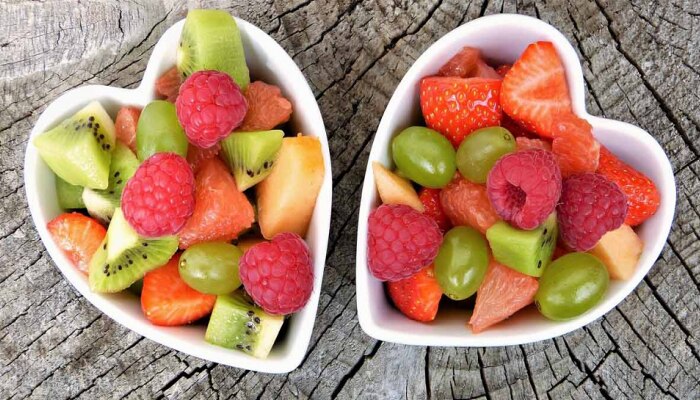 फळं खाण्याची योग्य वेळ कोणती? जेवणानंतर लगेच फळं खावी का? जाणून घ्या
