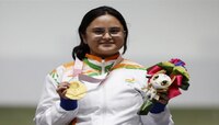 अवनी चालू शकत नाही, पण ''गोल्ड मेडल''च्या खडतर प्रवासात ती जिंकली