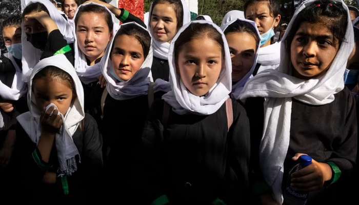 सत्तेत येताच अफगानिस्तानने काढला पहिला आदेश, मुलींना आता पुरुष शिक्षक...