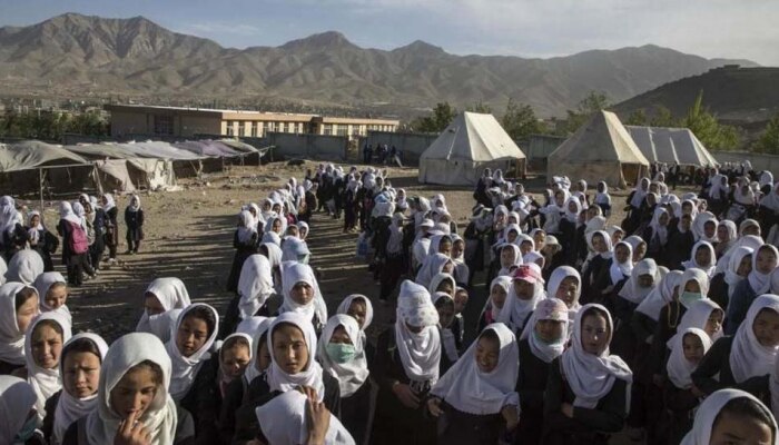 अफगाणिस्तानात मुला-मुलींना एकत्र शिकण्यास मनाई, तालिबान्यांचा नवा फतवा