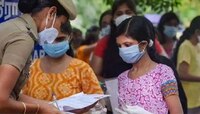 'मास्कपासून सध्यातरी सुटका नाही, पुढील वर्षापर्यंत बंधनकारक'
