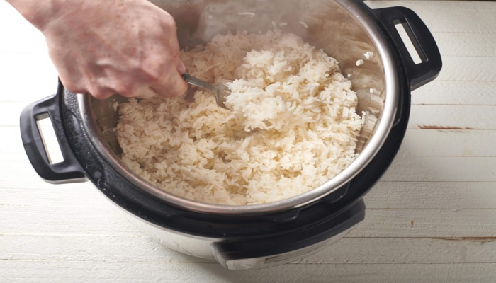 असा भात शिजवणे आरोग्यासाठी हानिकारक... नाहीतर वाढेल Heart Attackचा धोका
