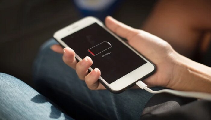 तुमचा iPhone स्लो चार्ज होतोय का? या 5 ट्रिक वापरा आणि चार्जिंग बूस्ट करा