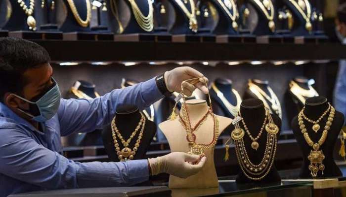 Gold Rate Today : सोन्या-चांदीच्या दरात मोठी घसरण, खरेदी करण्याची अखेरची संधी