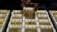 Gold Silver Price : सोन्या-चांदीच्या दरात आज मोठी घसरण, 10 ग्रॅम सोन्याचा दर 