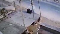 viral video: रस्त्यावर उभ्या असलेल्या कारचा भीषण अपघात, काही सेकंदात होत्याचं नव्हतं