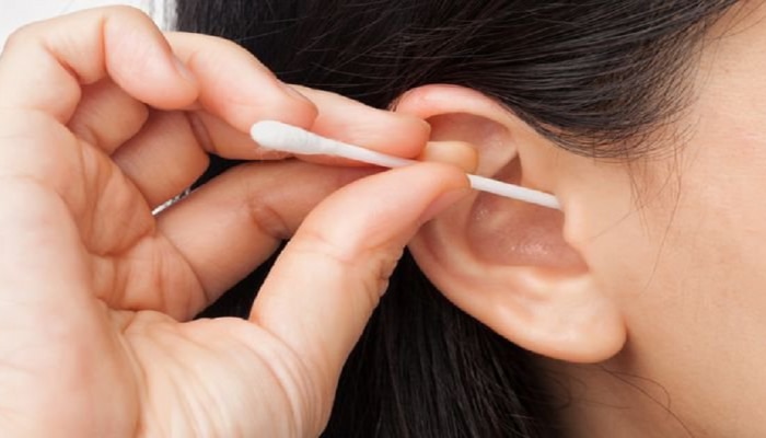 कान साफ करण्यासाठी तुम्ही Earbuds चा वापर करता? मग तुम्ही ही चूक तर करत नाही ना?