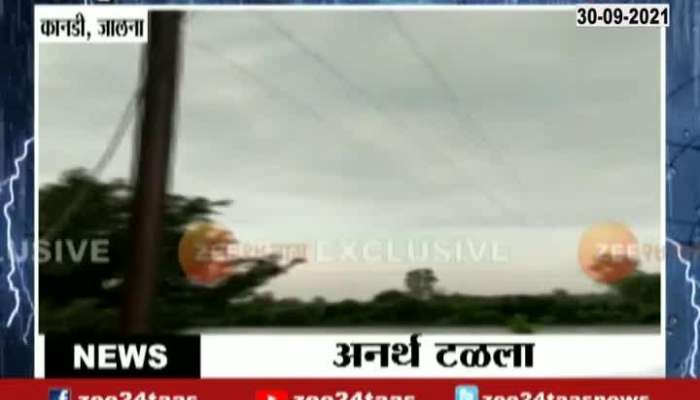 Jalna Kanadi Electric Wire Poll Collapse As Live Wier Falls In River Could Cause Danger
