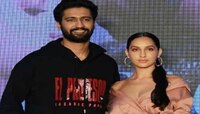 Vicky Kaushal सोबत रोमँटिक डान्स करताना नोरा Oops Moments ची शिकार