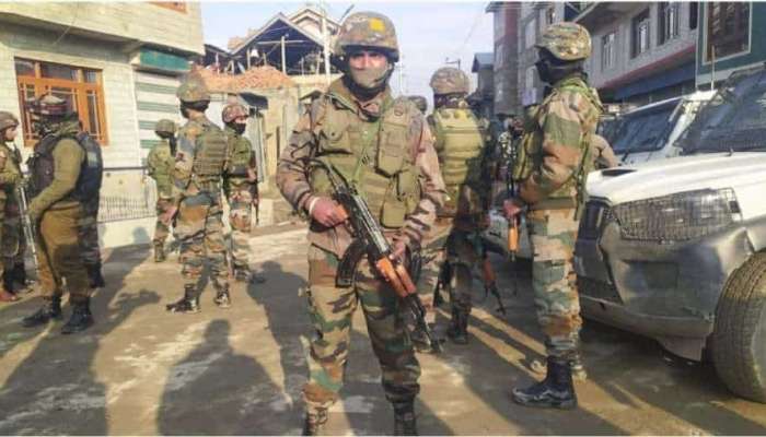 काश्मीरमध्ये दहशतवाद्यांविरोधात ऑपरेशन, आतापर्यंत 11 दहशतवादी ठार