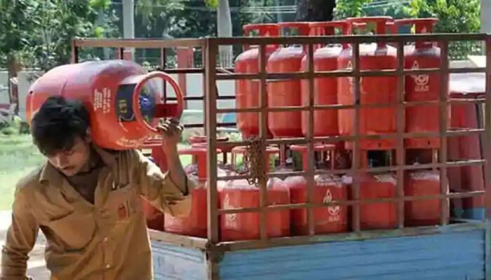 खुशखबर! LPG सिलेंडरच्या बुकींगवर मिळणार 2700 रुपयांचा कॅशबॅक; असा घ्या फायदा 