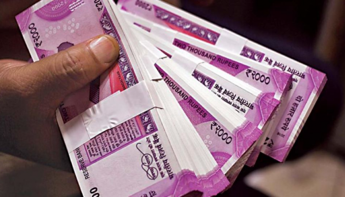 LIC चा जबरदस्त प्लॅन! फक्त 4 वर्षांसाठी प्रीमियम भरा आणि 1 कोटी लाभ मिळवा