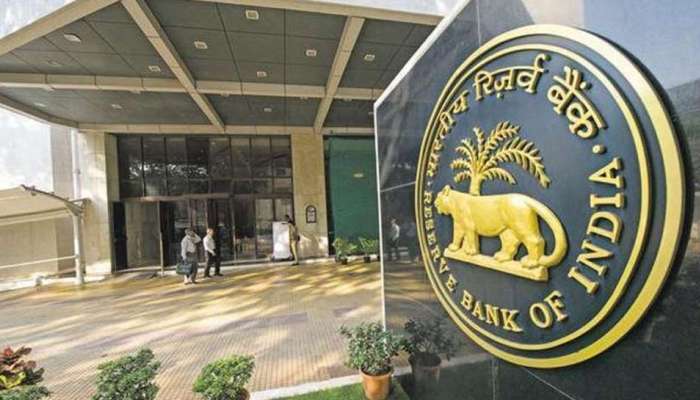 RBIचा या दोन मोठ्या बँकाना दणका, तुमचे खाते या बँकेत आहे का?