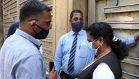 ...NCB ची टीम 'मन्नत'ला पोहोचताच, शाहरूखने नोटीस घेताना 