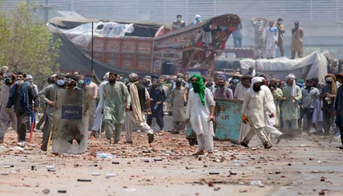 दहशतवाद्यांच्या सुटकेसाठी पाकिस्तानात रक्तरंजित संघर्ष, पेट्रोल बॉम्ब हल्ला; 3 पोलीस ठार