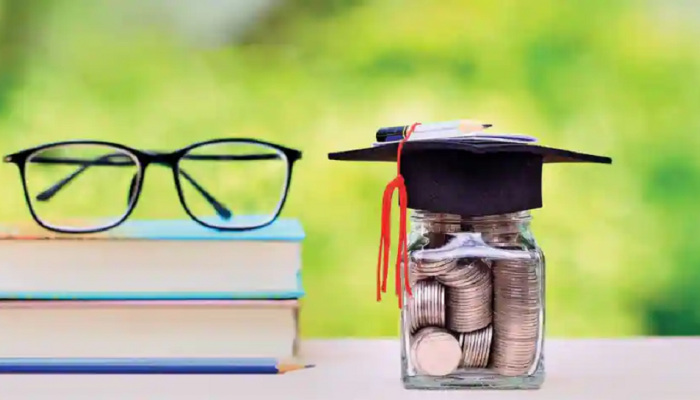 Education Loan घेतलेल्या विद्यार्थ्यांनी या गोष्टी गांभीर्याने घ्या; अन्यथा होऊ शकते अडचण