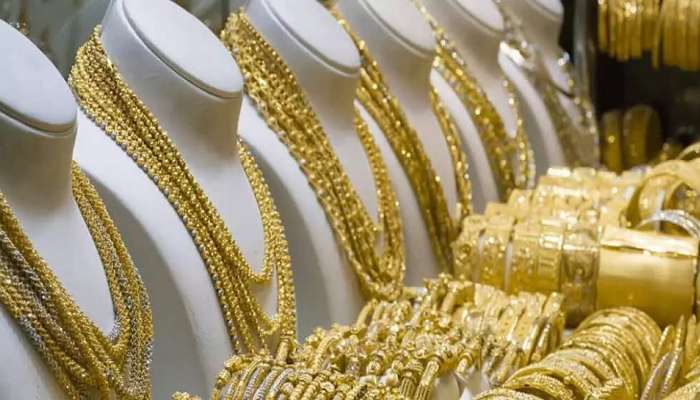 Gold Price Today : सोने - चांदीच्या दरात घसरण, 4000 रुपयांनी स्वस्त झालं सोनं 