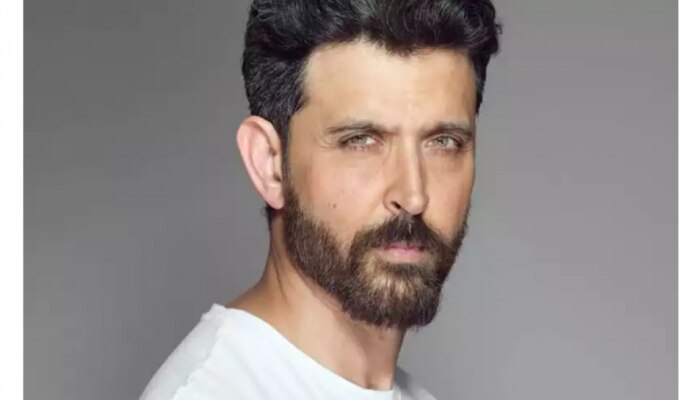  Hrithik Roshan कडून सिनेमाच्या टीमला मोठं गिफ्ट 