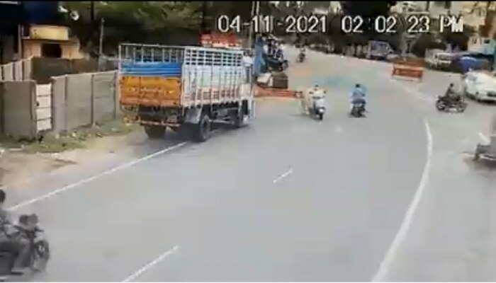 Puducherry Viral Video: स्कूटर वरुन फटाके घेऊन जात असताना मोठा स्फोट, बाप-लेकाचा दुर्दैवी मृत्यू