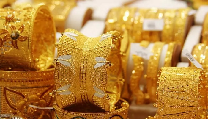 Gold Rate Today |  सोन्याच्या दरांत घसरण; खरेदीसाठी ग्राहकांची लगबग