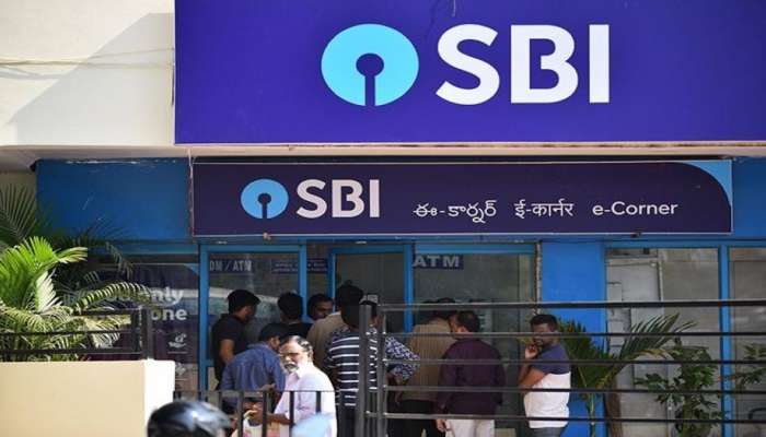 SBI चं कार्ड वापरणाऱ्या ग्राहकांना मोठा दणका, 1 डिसेंबरपासून द्यावे लागणार जादा पैसे