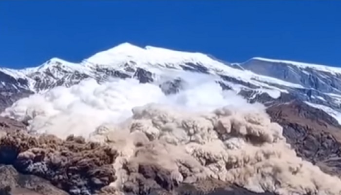 हिमस्खलनाचा धडकी भरवणारा Video कॅमेरात कैद; पाहूनच उडेल थरकाप 