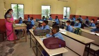मराठी न शिकवणाऱ्या शाळांना दणका, भरावा लागणार 'इतका' दंड