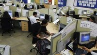शॉर्ट कपडे घातले म्हणून बँकेतून हाकललं, जाणून घ्या काय झालं? 