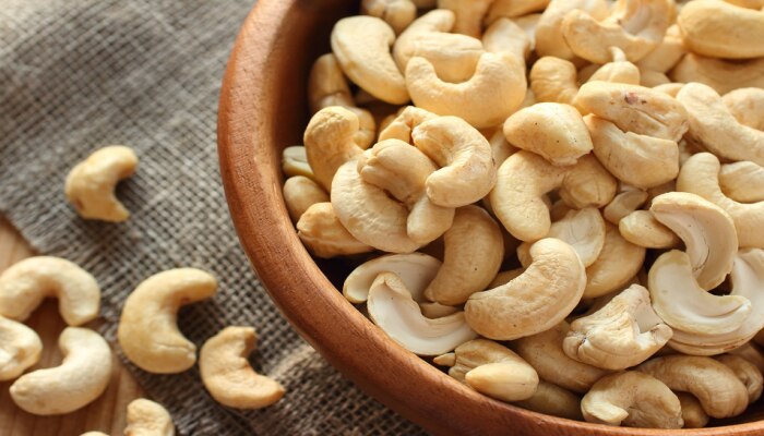 Cashew Side Effects : या लोकांनी काजू खाणं टाळावं, नाहीतर याचा वाईट परिणाम होऊ शकतो