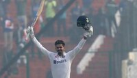 करियरच्या पहिल्या टेस्टमध्ये अय्यरचं शतक; 'या' खेळाडूंचीही आहेत डेब्यूमध्ये शतकं