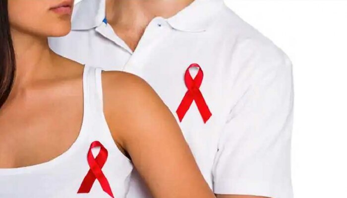 World AIDS Day: Kiss केल्याने पसरतो एड्स? जाणून घ्या याचं उत्तर!