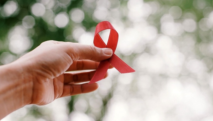World AIDS Day 2022 | शरीरावर दिसताय ही लक्षणं; एड्सचा असू शकतो संकेत, सविस्तर वाचा