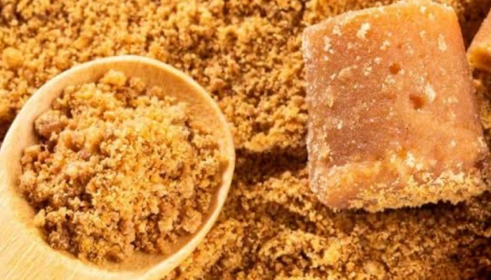Jaggery Benefits : हिवाळ्यात गुळासोबत 'या' गोष्टींचे सेवन करा आणि सर्व आजारांना लांब ठेवा