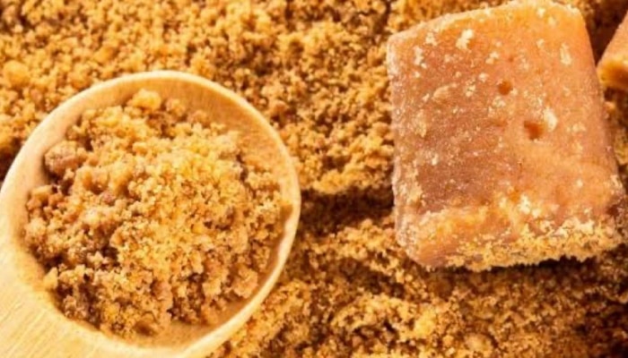 Jaggery Benefits : हिवाळ्यात गुळासोबत &#039;या&#039; गोष्टींचे सेवन करा आणि सर्व आजारांना लांब ठेवा