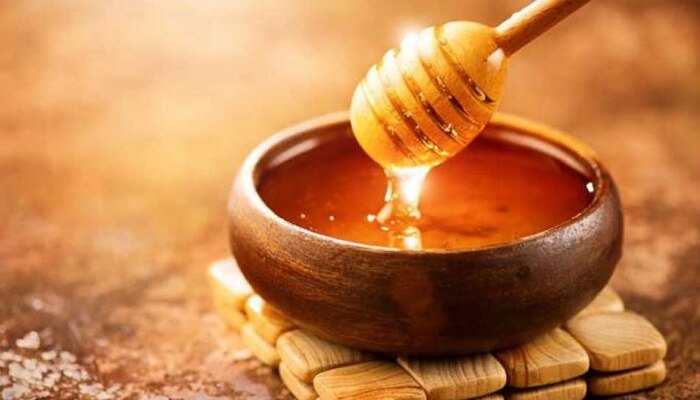 Honey Benefits : या कारणांमुळे रात्री झोपण्यापूर्वी मधाचे सेवन करावे, जाणून घ्या त्याचे 5 फायदे