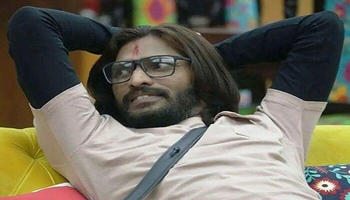 Bigg Boss : &#039;Kiss&#039; कंट्रोवर्सीनंतर अभिजीत बिचुकलेकडून आत्महत्येचा प्रयत्न