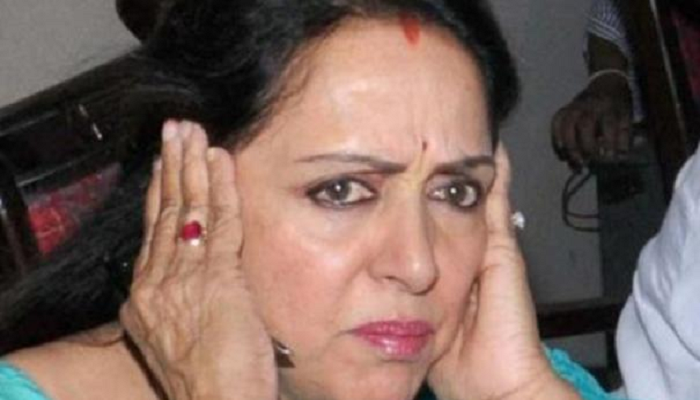 हे वागणं बरं न्हवं.... 'गाल' प्रकरणावरुन नेतेमंडळींना हेमा मालिनींनी खडसावलं
