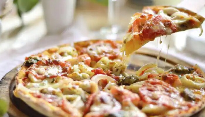 Pizza | नव्या वर्षात तुमचा आवडता पिझ्झा महागण्याची चिन्हं