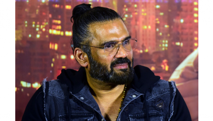  Suniel Shetty कडून लग्नाच्या वाढदिवशी पत्नीसोबतचा 'तो' फोटो शेअर