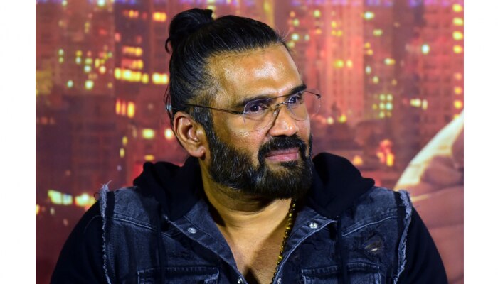  Suniel Shetty कडून लग्नाच्या वाढदिवशी पत्नीसोबतचा &#039;तो&#039; फोटो शेअर