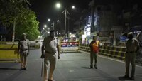 जमावबंदीमध्ये रेल्वे स्टेशन, विमानतळ किंवा रुग्णालयात जाण्यासाठी पोलीस अडवणार का?
