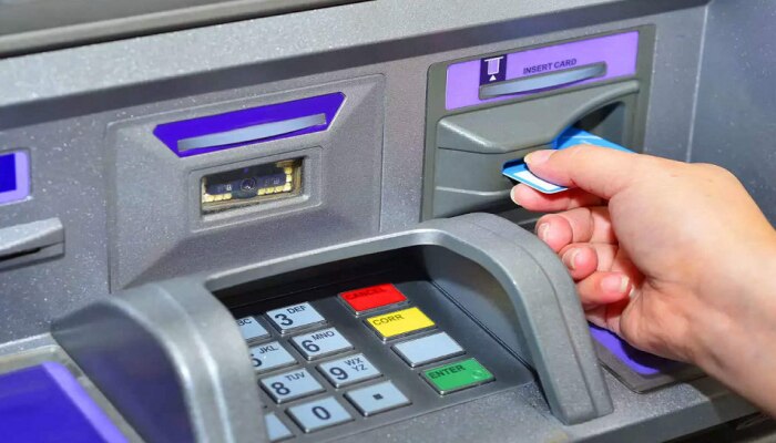 ATM मधून पैसे काढण्याचे नियम बदलले, SBI कडून ग्राहकांना ट्वीटरद्वारे माहिती