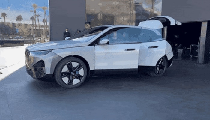 BMWचा अनोखा आविष्कार, कधी पाहिलीय रंग बदलणारी कार ?