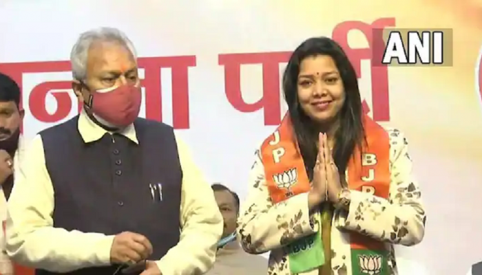कॉंग्रेसची 'लडकी हू लढ सकती हू' अभियानातील पोस्टर गर्लचा भाजपमध्ये प्रवेश