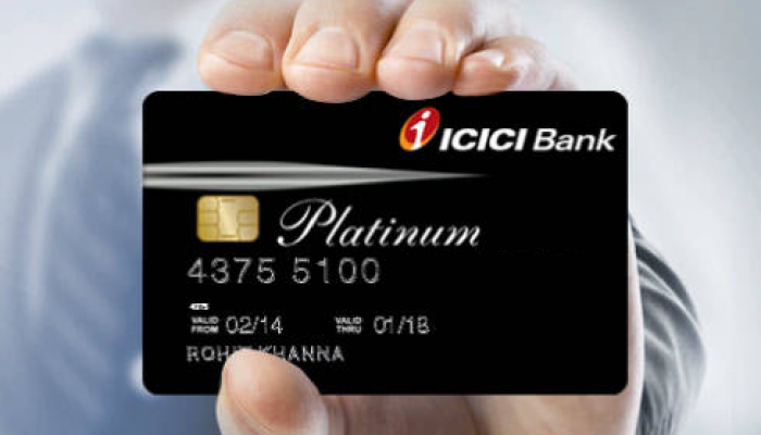 ICICI बँकेच्या क्रेडिट कार्ड वापरकर्त्यांना झटका! आधीपेक्षा जास्त द्यावे लागणार 'हे' शुल्क